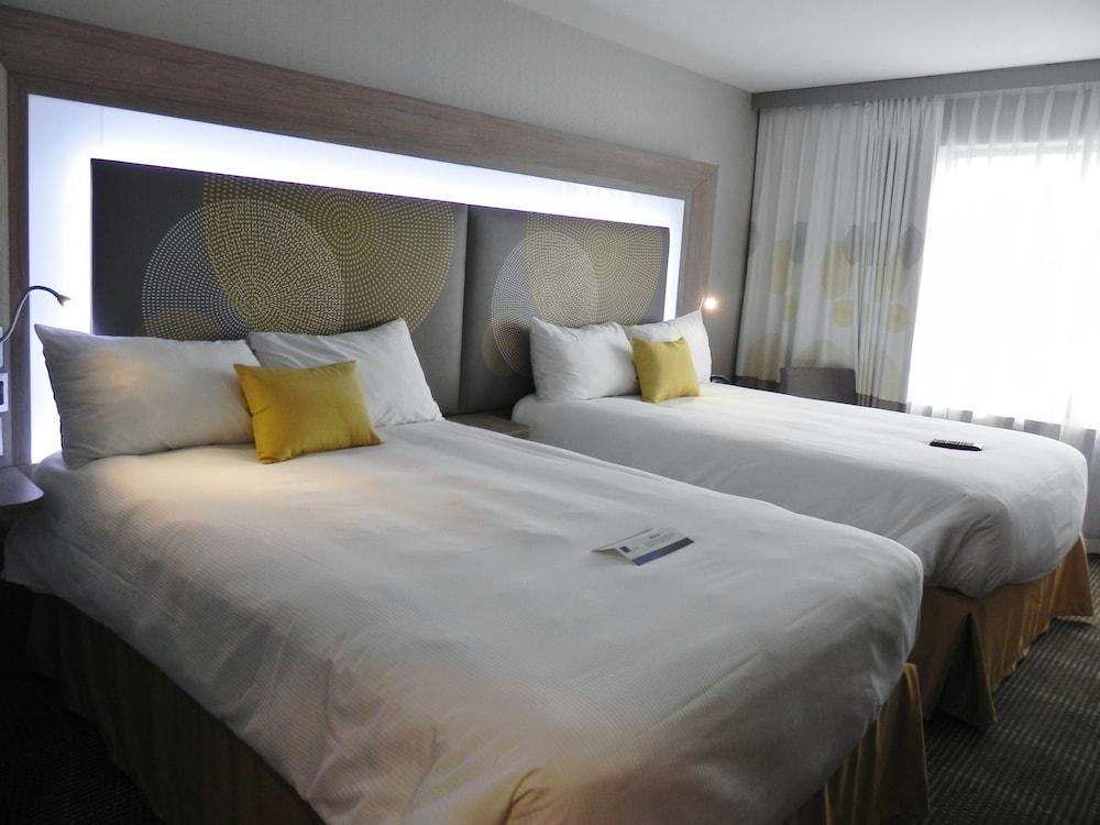 ホテル Doubletree By Hilton Ottawa Downtown エクステリア 写真