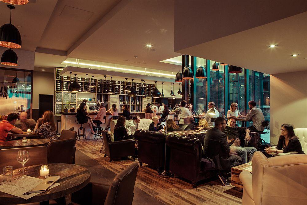 ホテル Doubletree By Hilton Ottawa Downtown エクステリア 写真