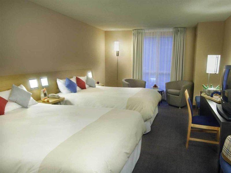 ホテル Doubletree By Hilton Ottawa Downtown エクステリア 写真