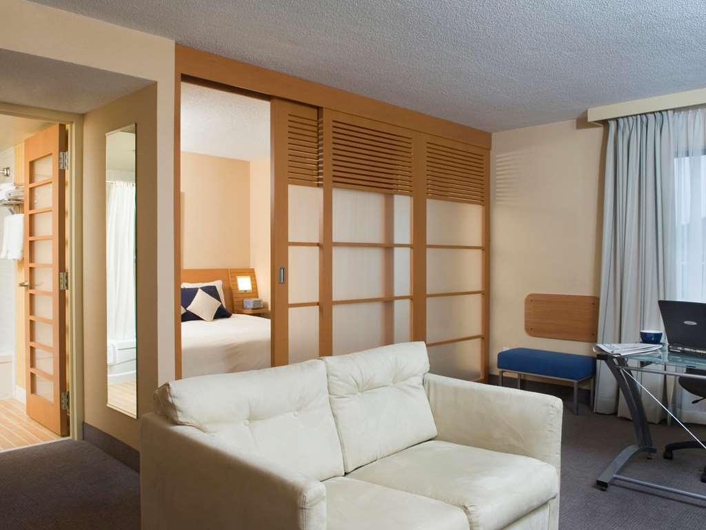 ホテル Doubletree By Hilton Ottawa Downtown 部屋 写真