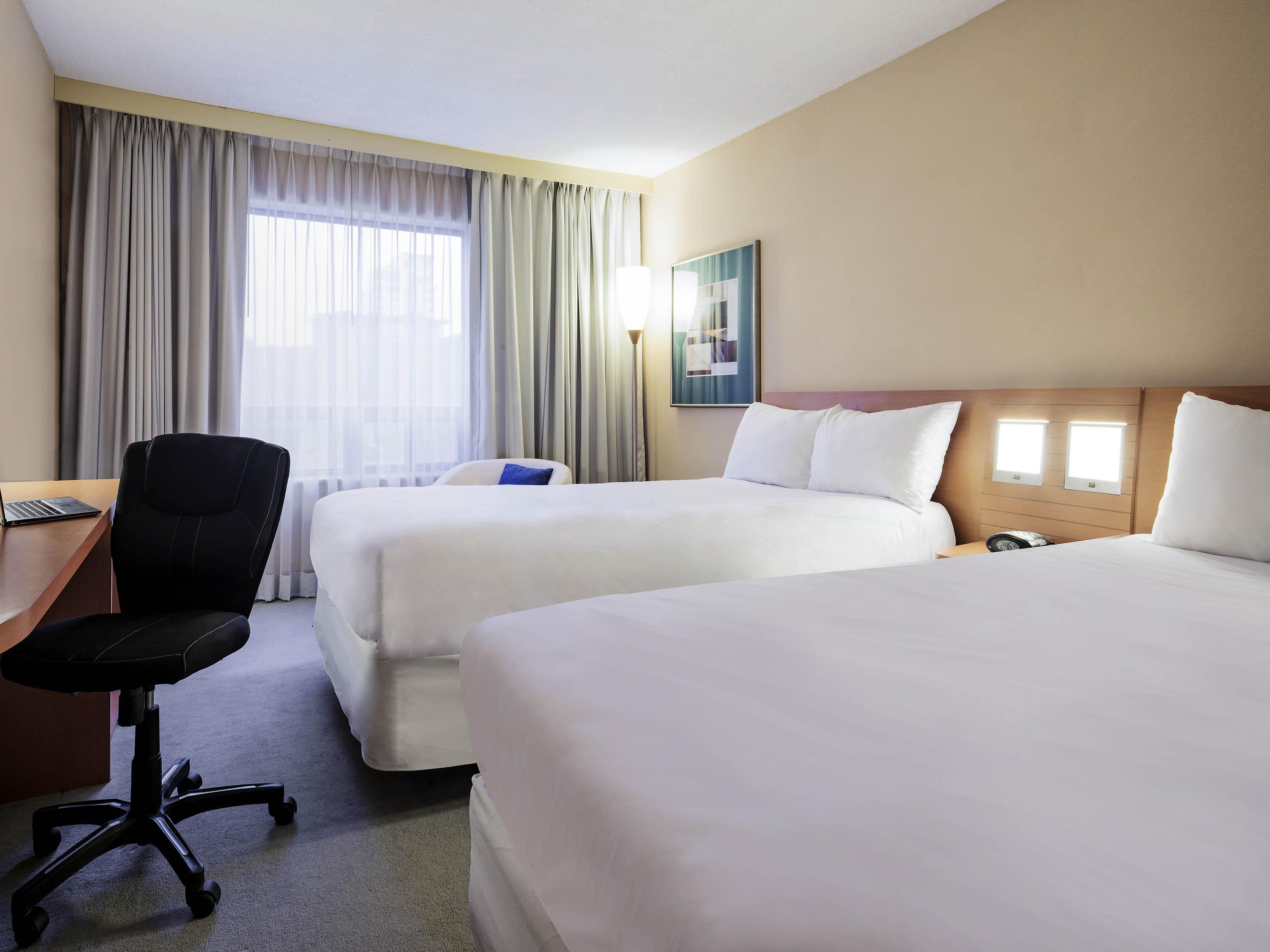 ホテル Doubletree By Hilton Ottawa Downtown エクステリア 写真