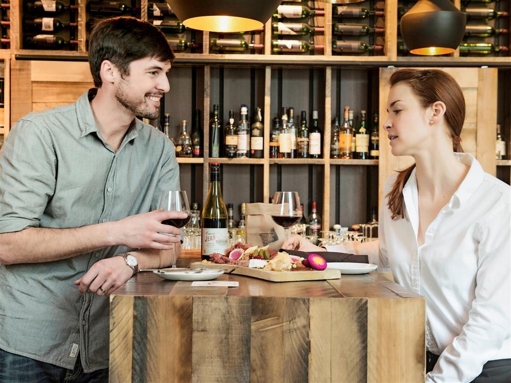 ホテル Doubletree By Hilton Ottawa Downtown エクステリア 写真