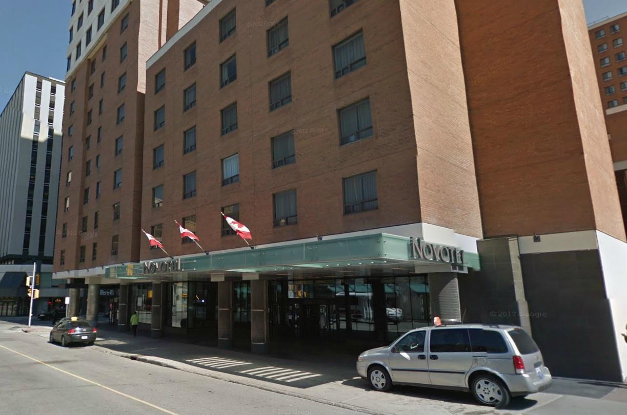 ホテル Doubletree By Hilton Ottawa Downtown エクステリア 写真
