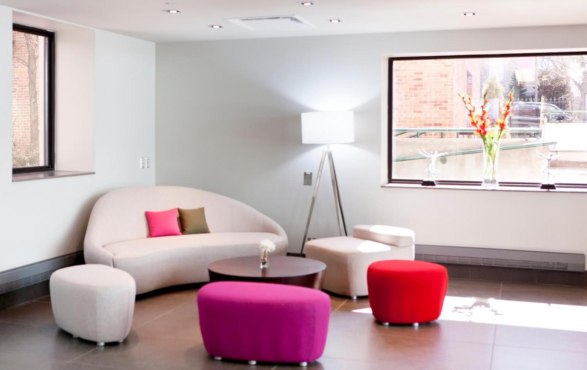 ホテル Doubletree By Hilton Ottawa Downtown エクステリア 写真