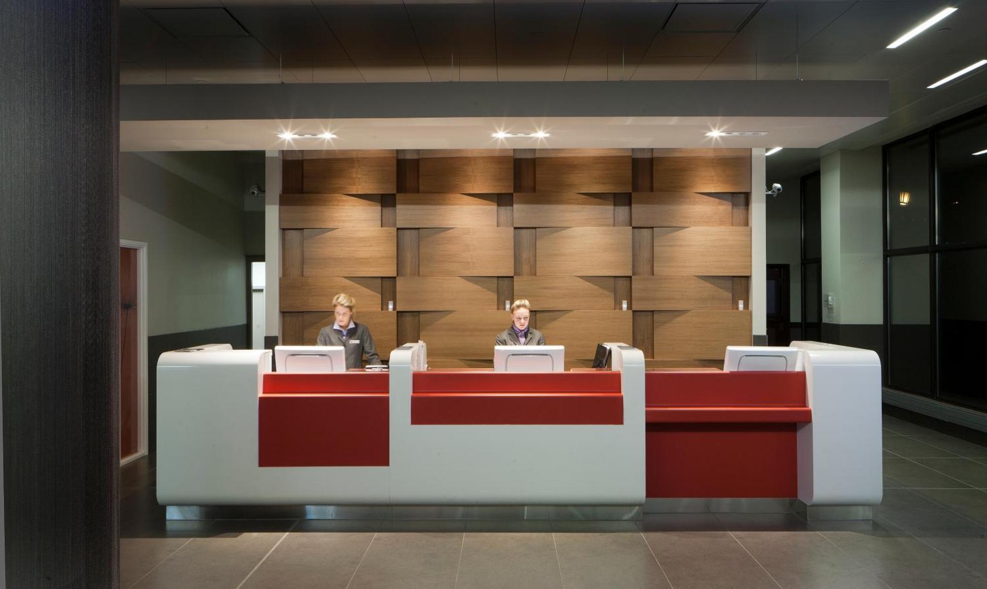 ホテル Doubletree By Hilton Ottawa Downtown エクステリア 写真