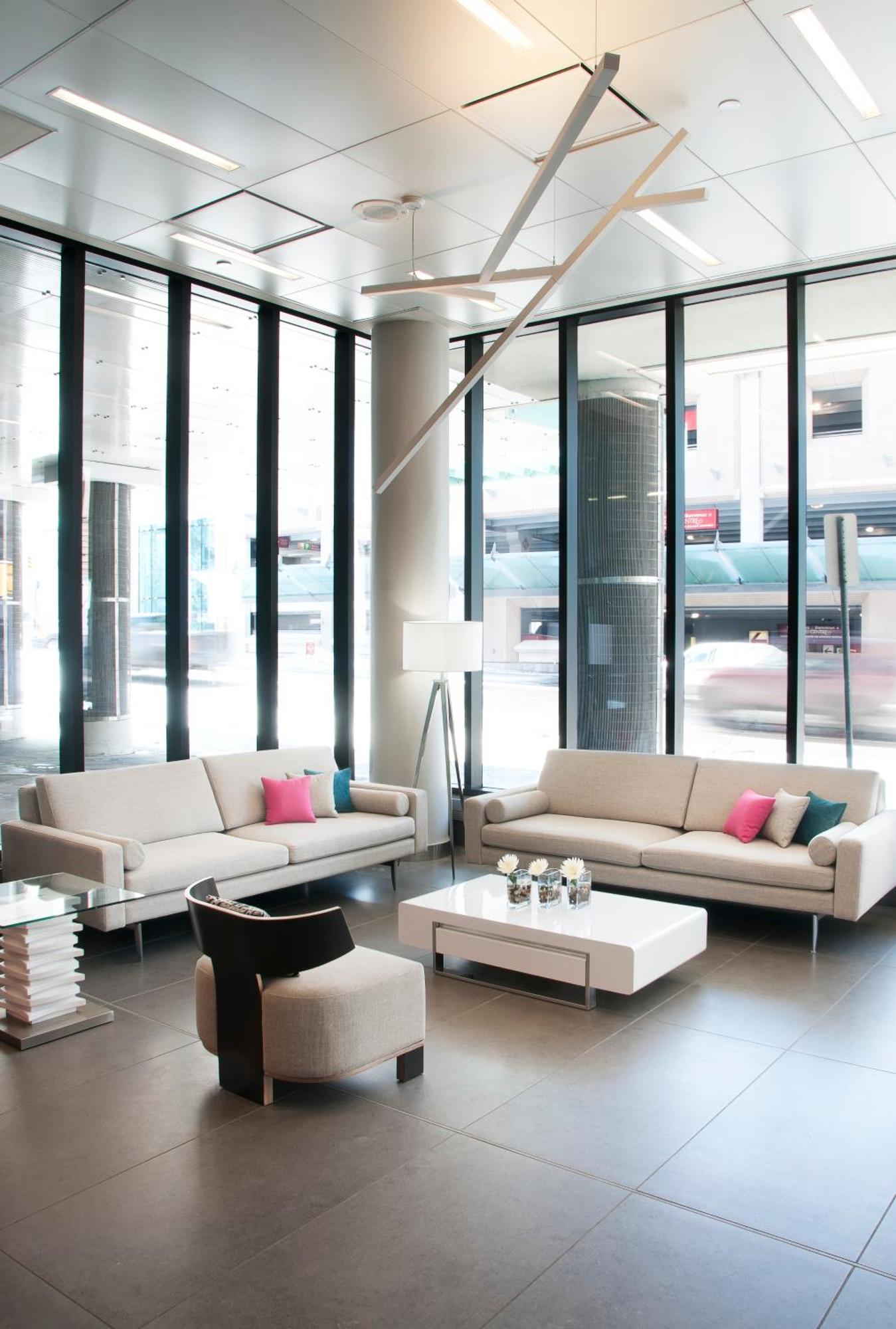 ホテル Doubletree By Hilton Ottawa Downtown エクステリア 写真