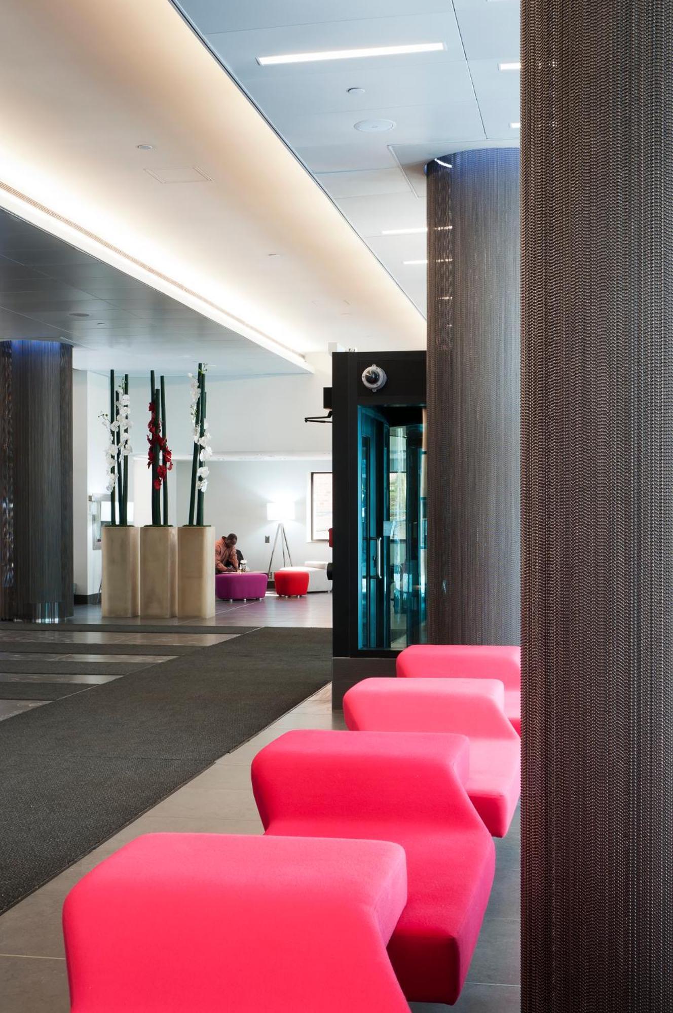 ホテル Doubletree By Hilton Ottawa Downtown エクステリア 写真
