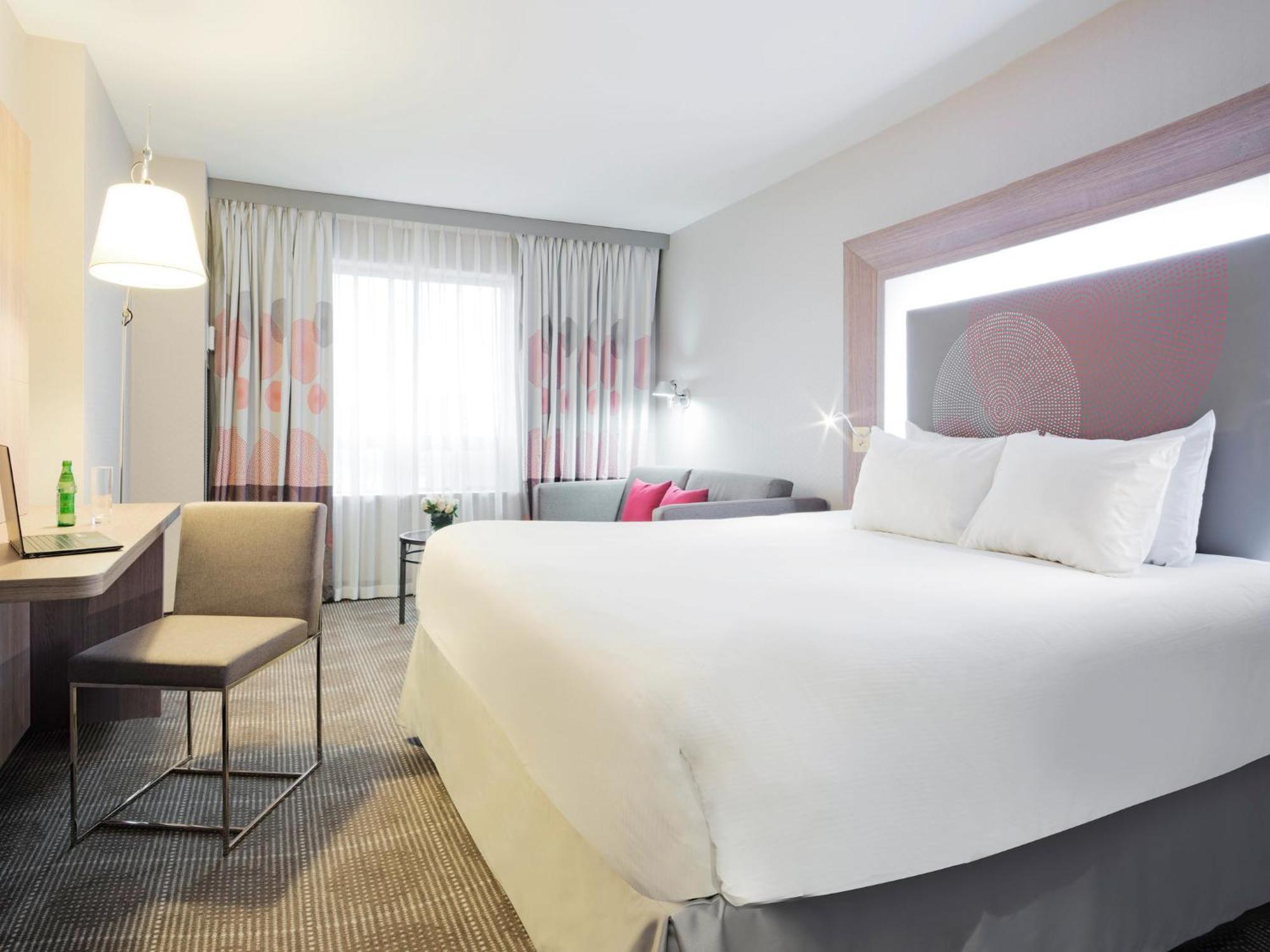 ホテル Doubletree By Hilton Ottawa Downtown エクステリア 写真