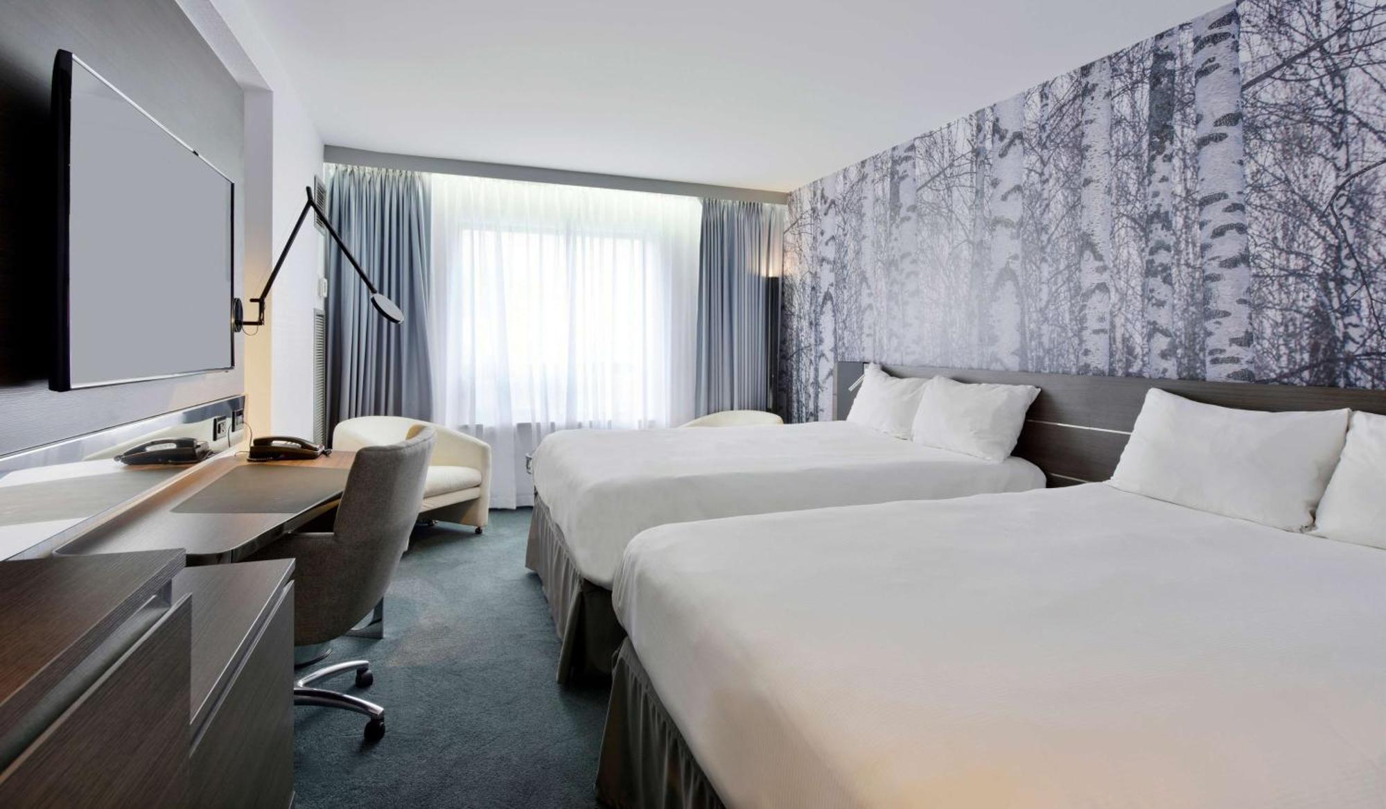 ホテル Doubletree By Hilton Ottawa Downtown エクステリア 写真