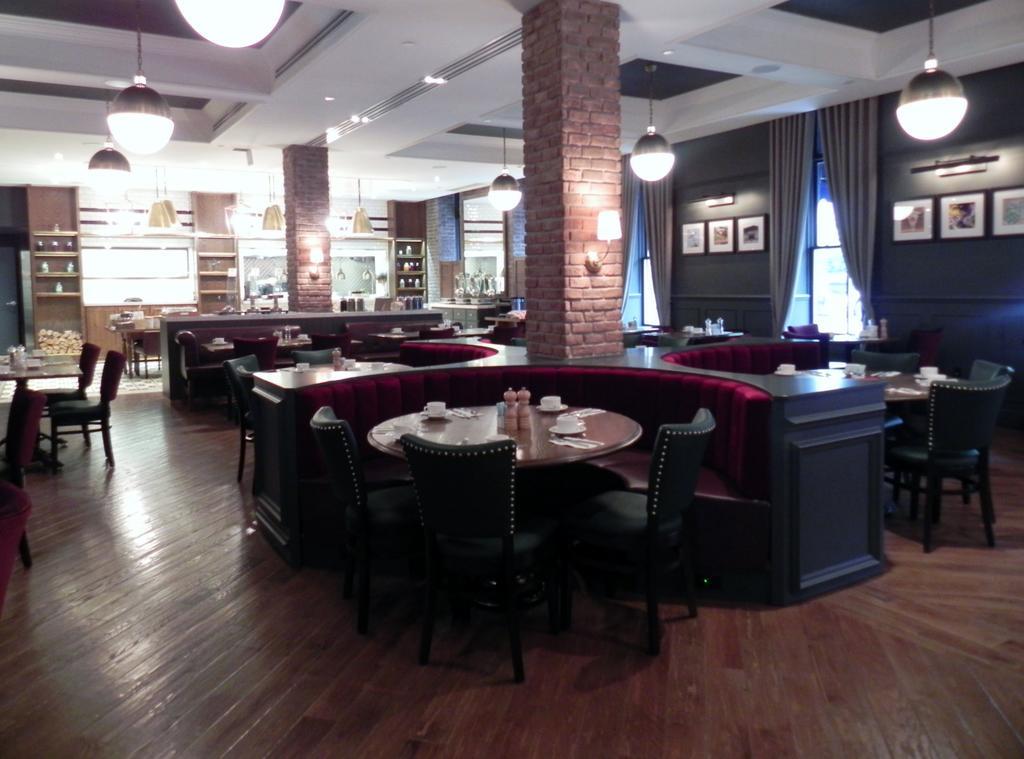 ホテル Doubletree By Hilton Ottawa Downtown エクステリア 写真