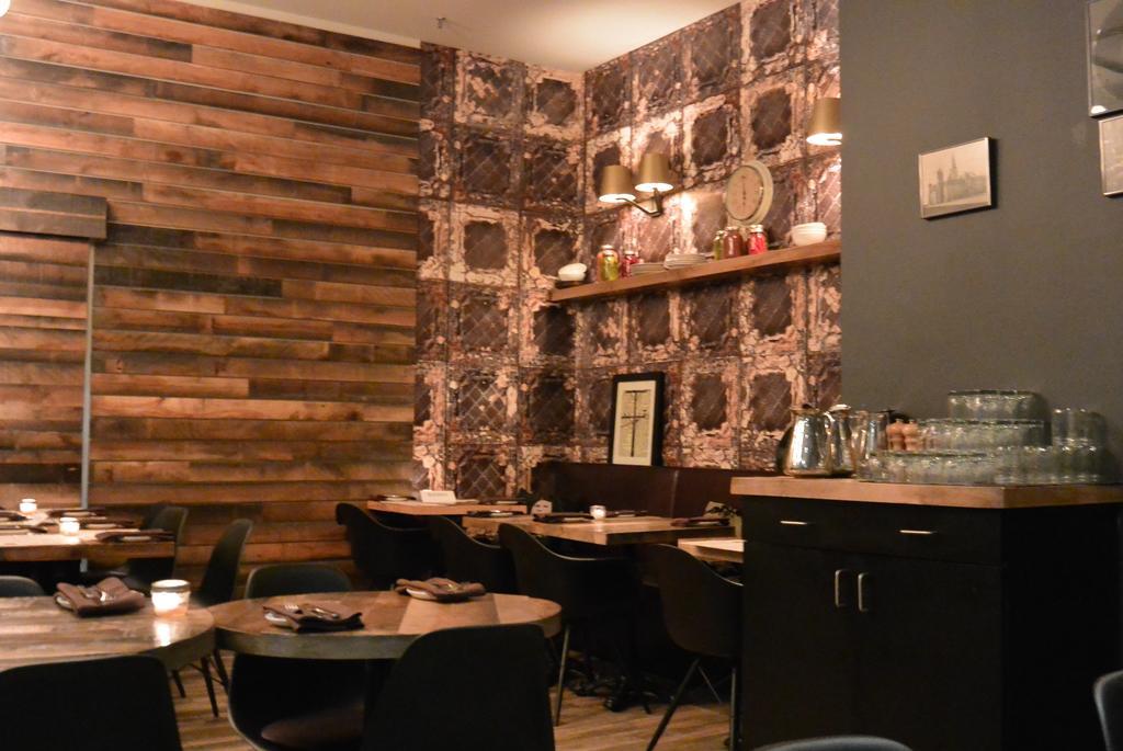 ホテル Doubletree By Hilton Ottawa Downtown エクステリア 写真