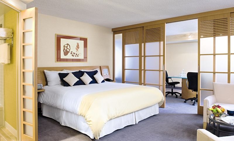 ホテル Doubletree By Hilton Ottawa Downtown エクステリア 写真
