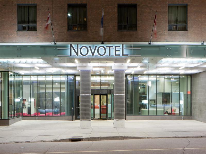 ホテル Doubletree By Hilton Ottawa Downtown エクステリア 写真
