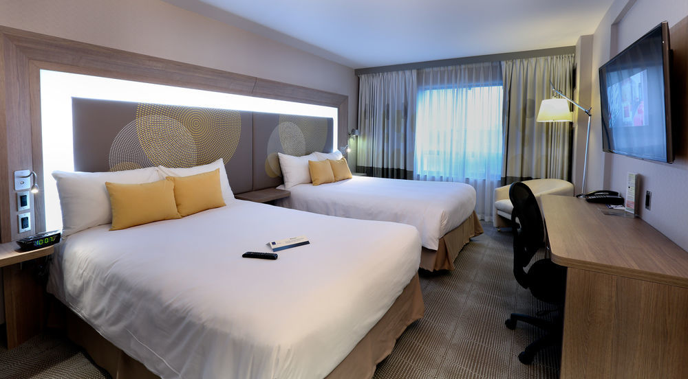 ホテル Doubletree By Hilton Ottawa Downtown エクステリア 写真