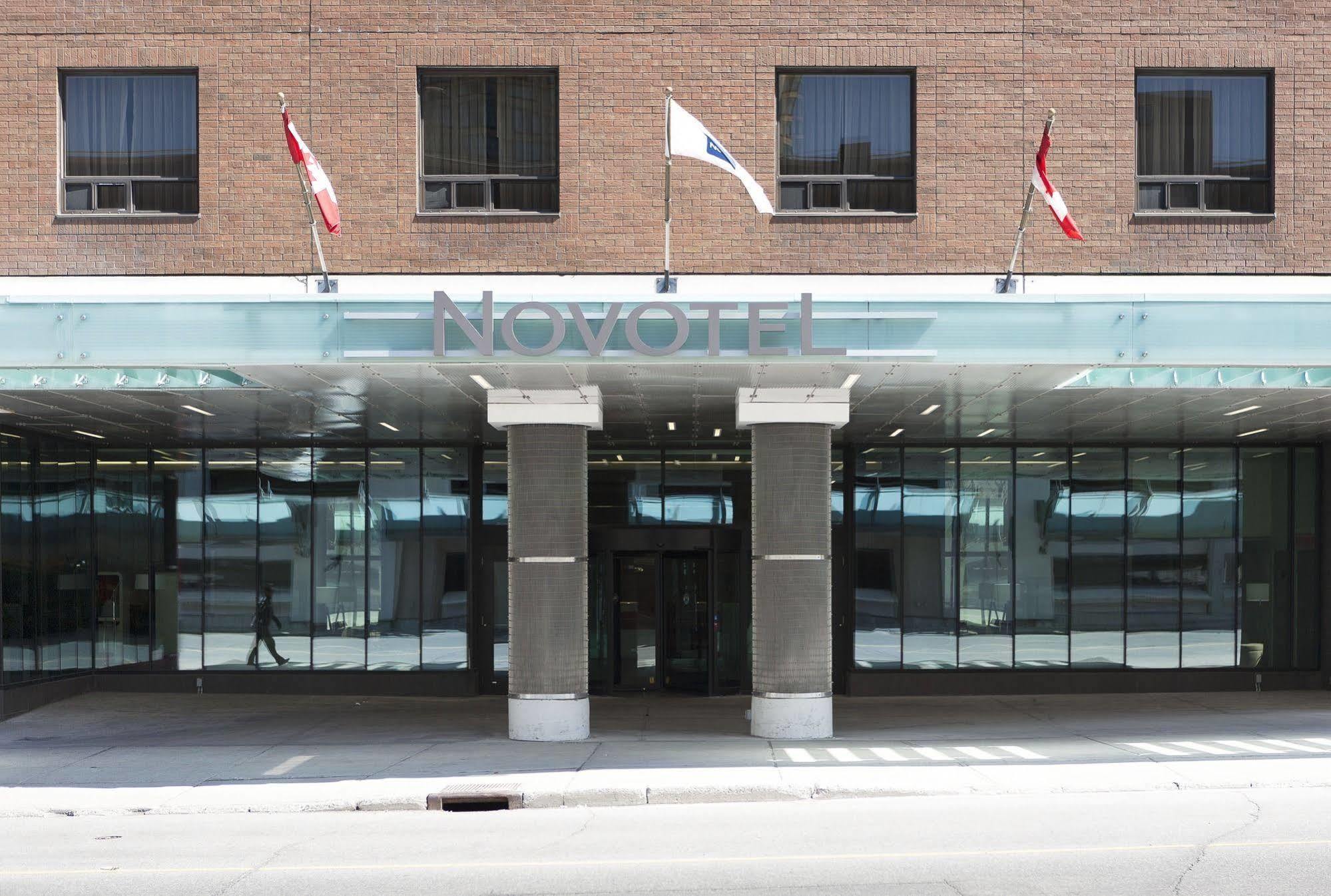ホテル Doubletree By Hilton Ottawa Downtown エクステリア 写真