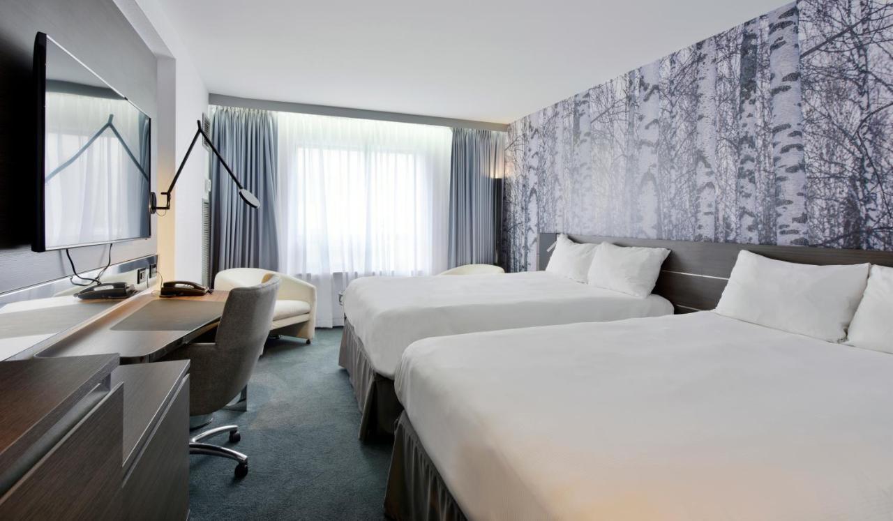 ホテル Doubletree By Hilton Ottawa Downtown エクステリア 写真