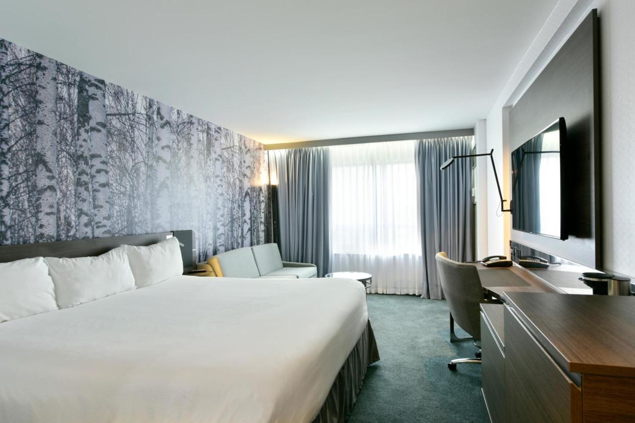 ホテル Doubletree By Hilton Ottawa Downtown エクステリア 写真