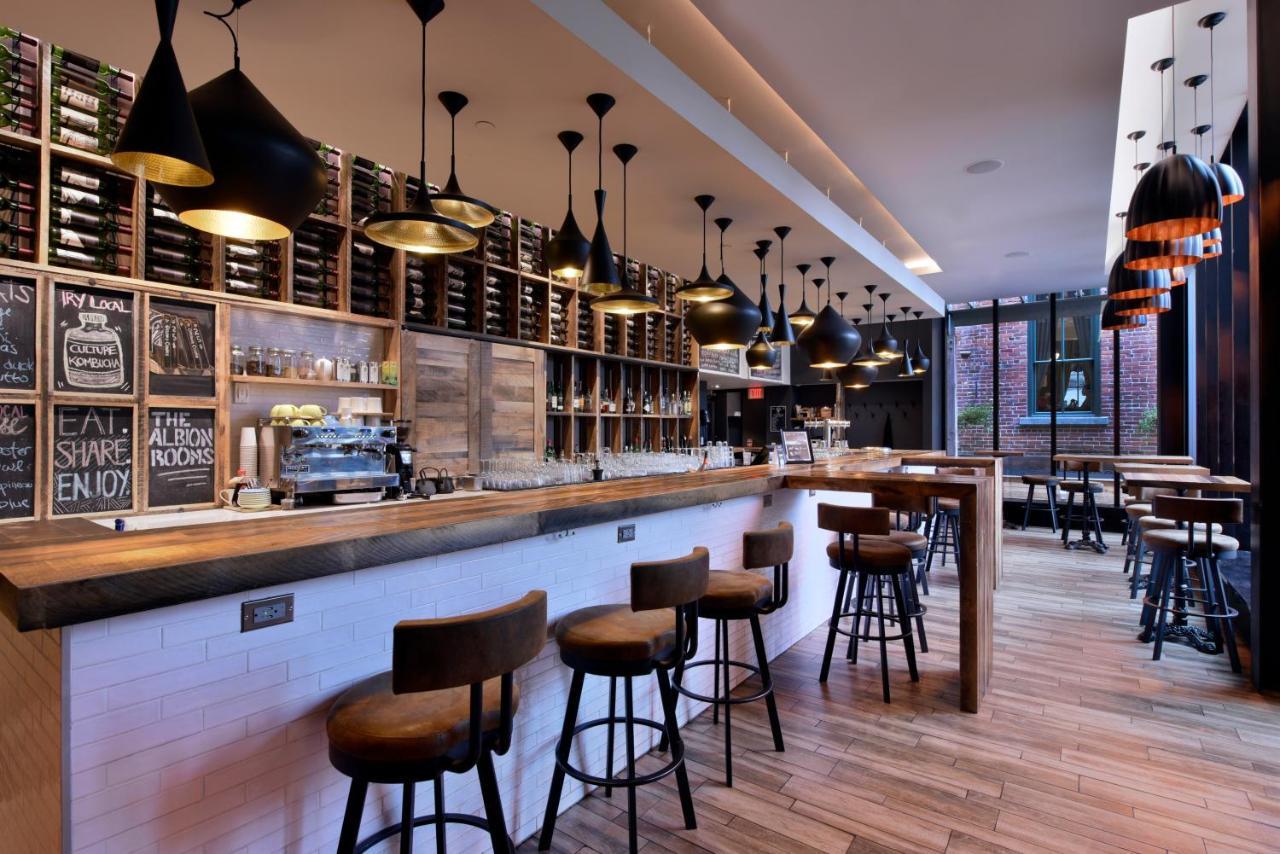 ホテル Doubletree By Hilton Ottawa Downtown エクステリア 写真