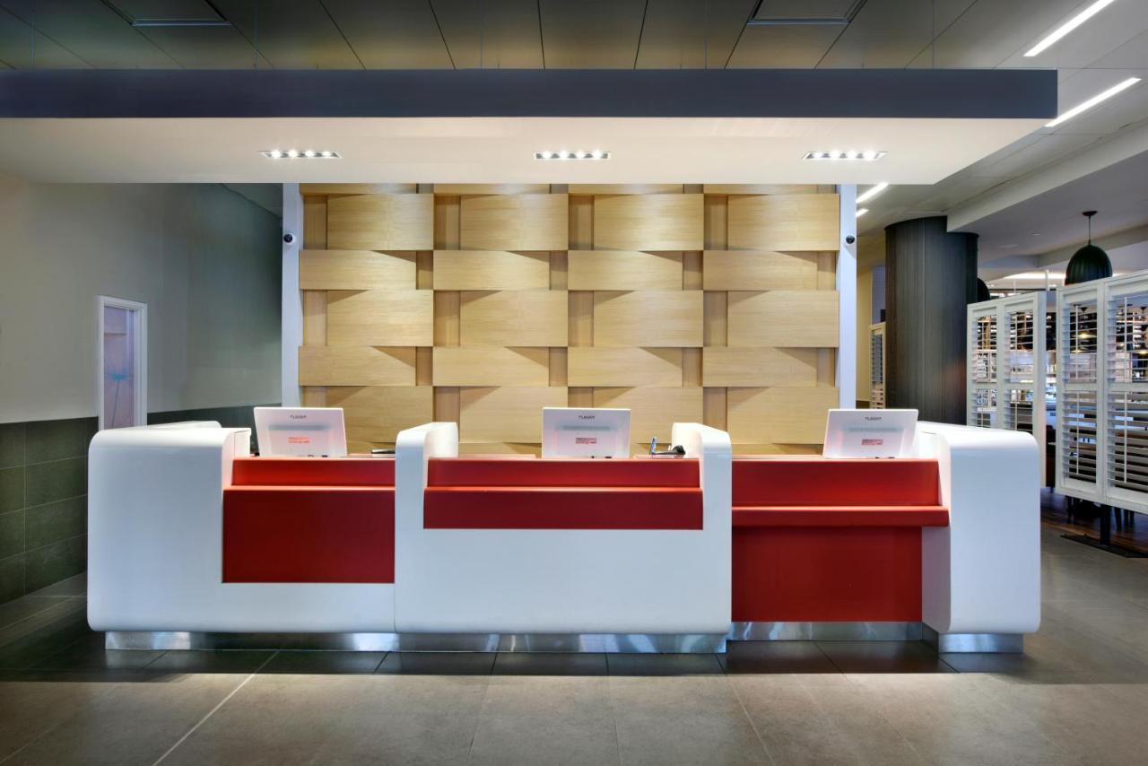 ホテル Doubletree By Hilton Ottawa Downtown エクステリア 写真