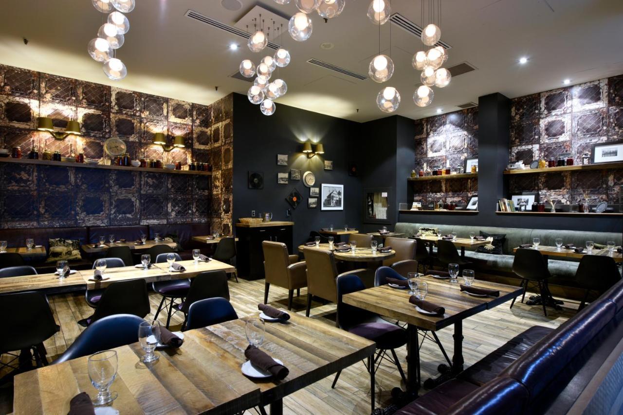 ホテル Doubletree By Hilton Ottawa Downtown エクステリア 写真