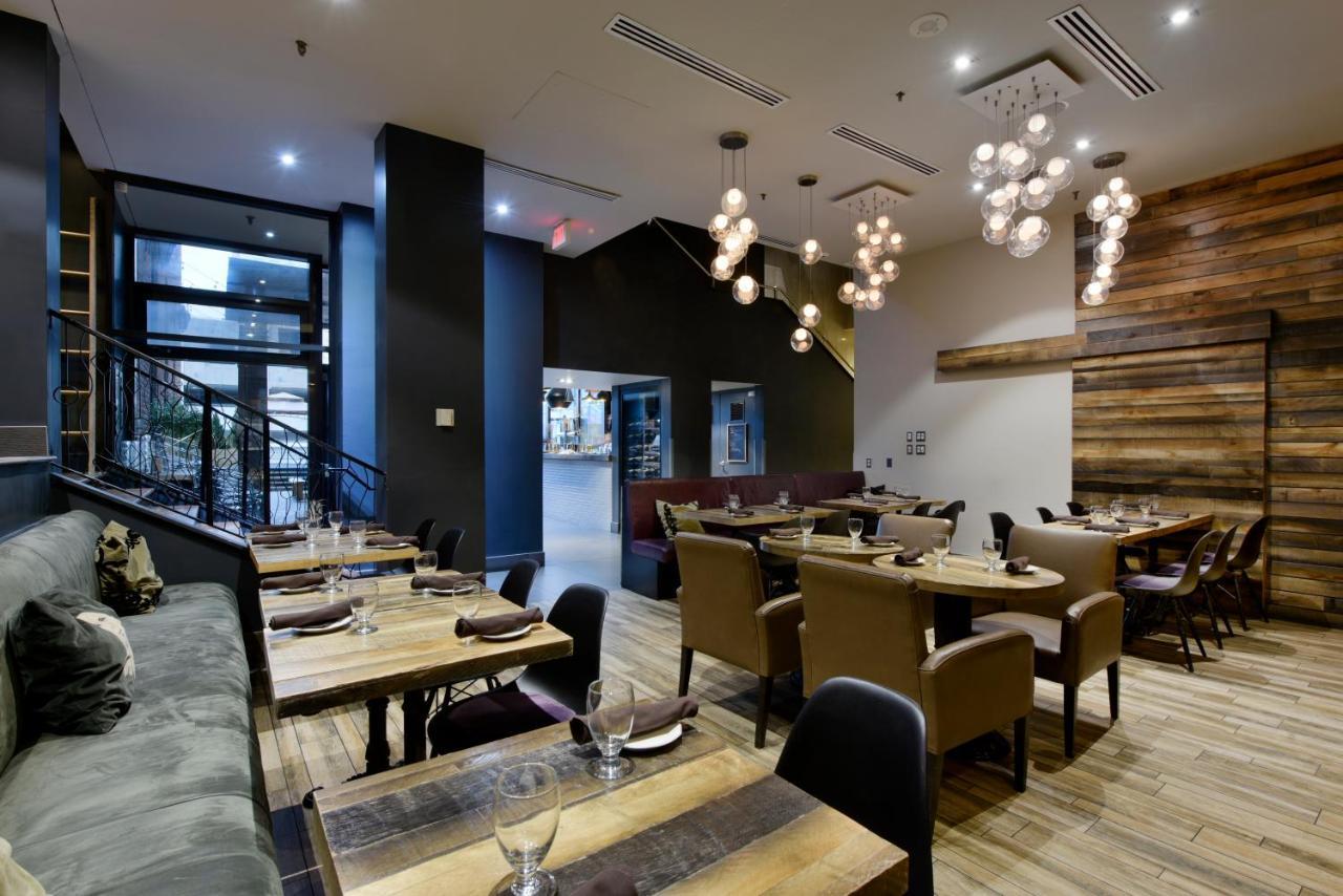 ホテル Doubletree By Hilton Ottawa Downtown エクステリア 写真