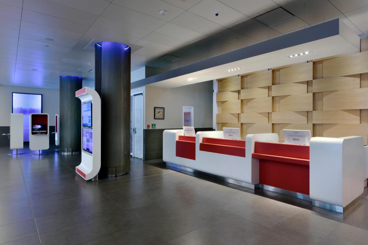ホテル Doubletree By Hilton Ottawa Downtown エクステリア 写真